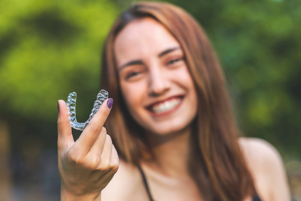 Como Funciona o Invisalign? Entenda o Sistema de Alinhadores Transparentes